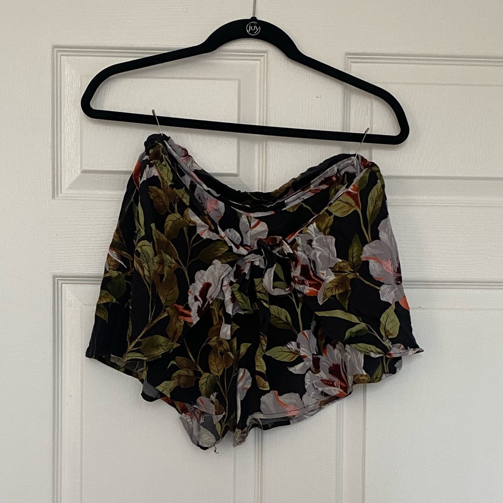 Tropical floral print short